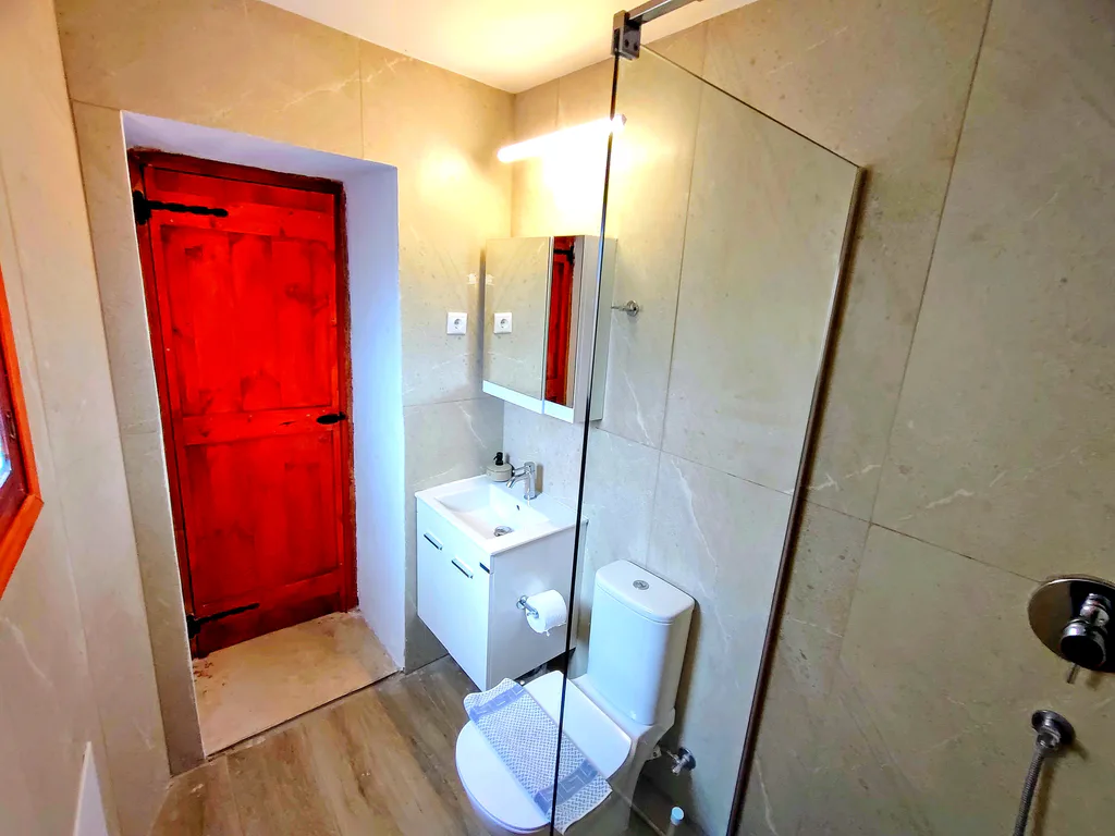 Argyro bathroom 01