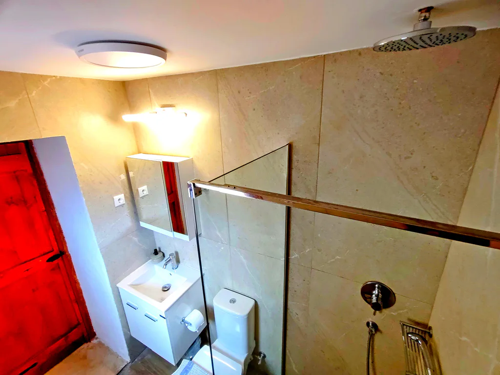 Argyro bathroom 02