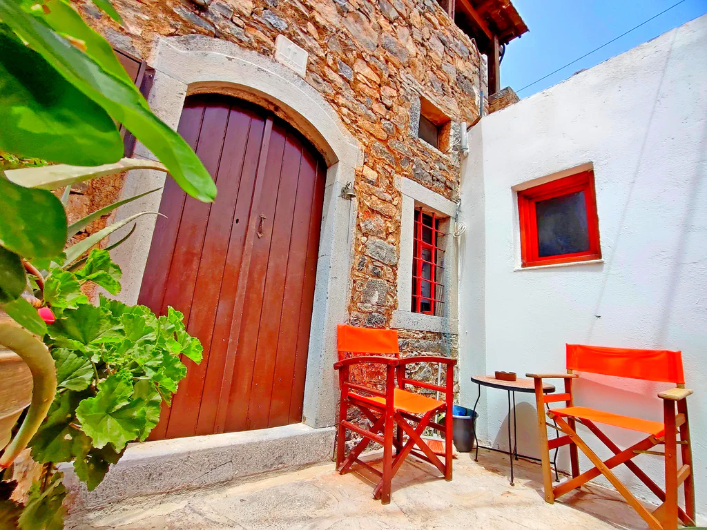 Argyro entrance exterior 01