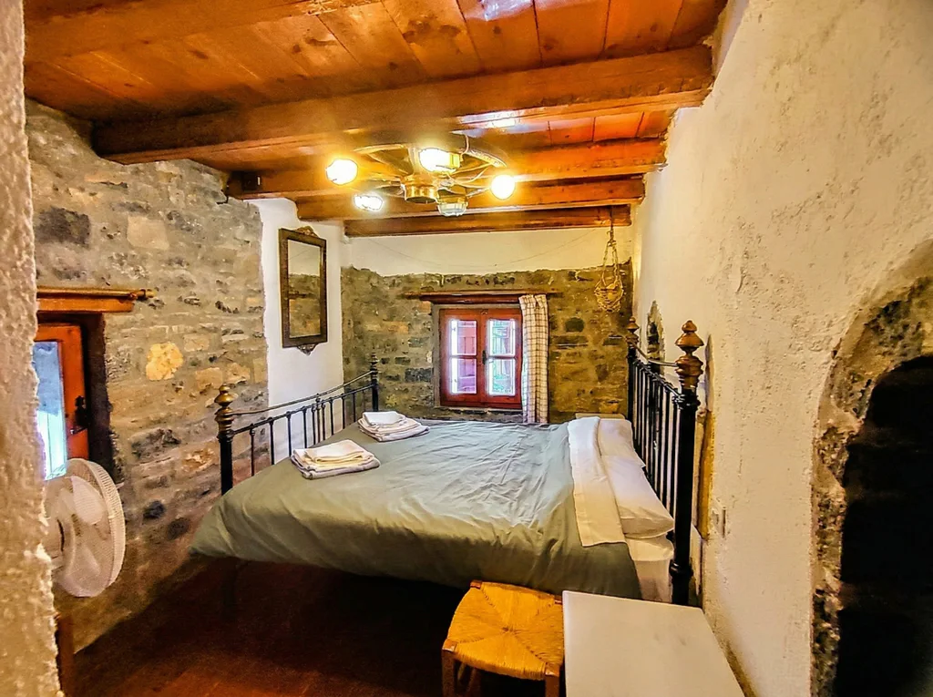 Clio master bedroom 01