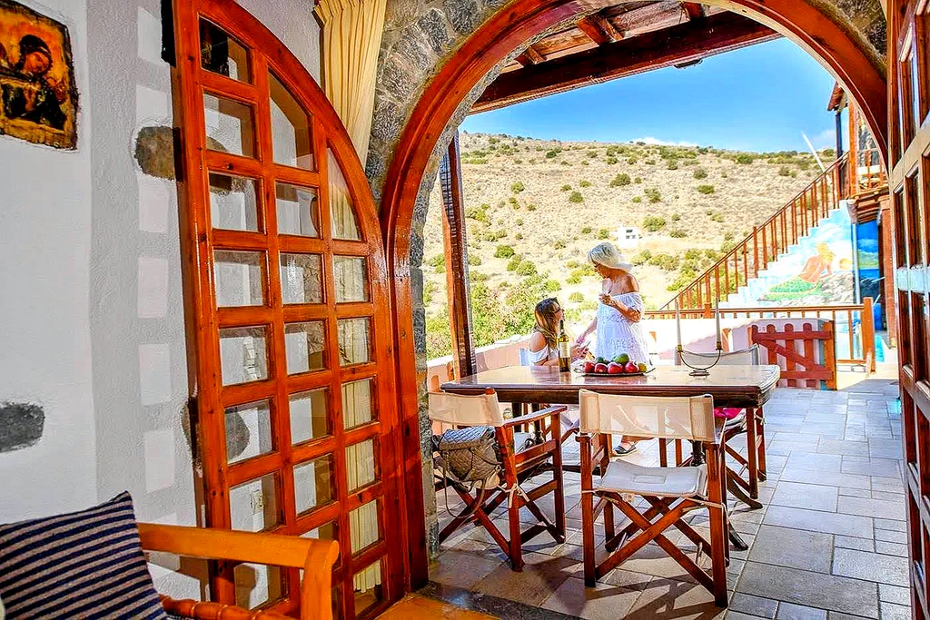 Demetra terrace doorway 01