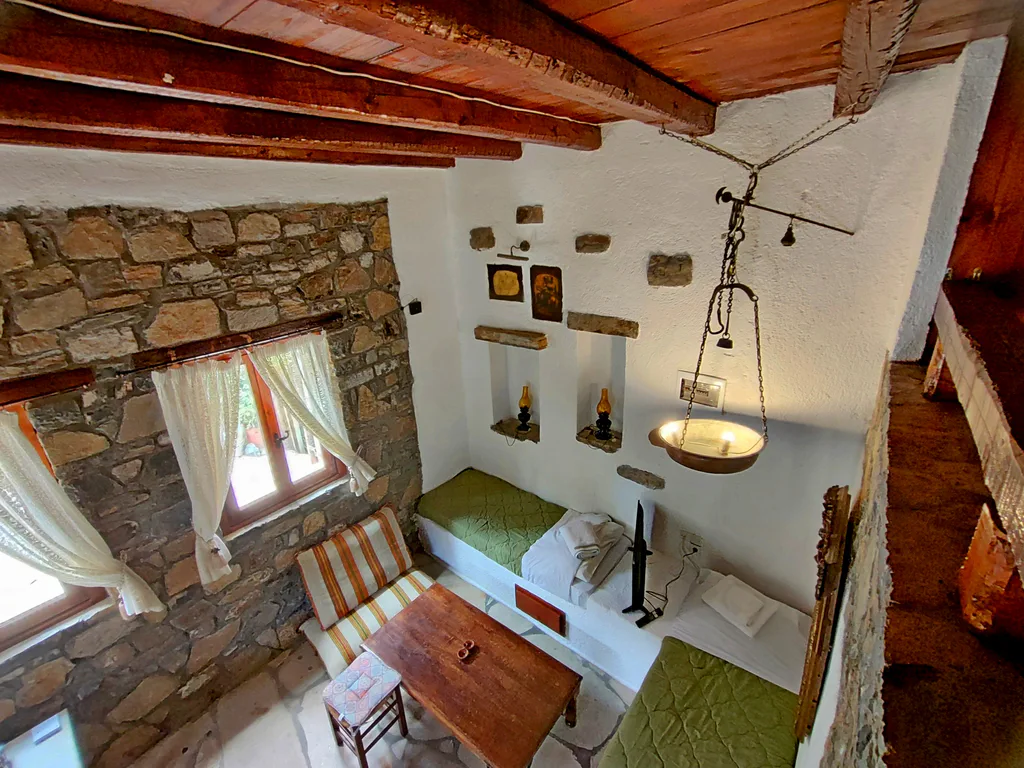 Efterpi living room single beds 01