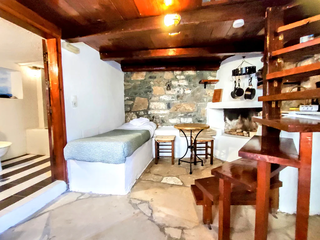 Margarita kitchenette single beds 02