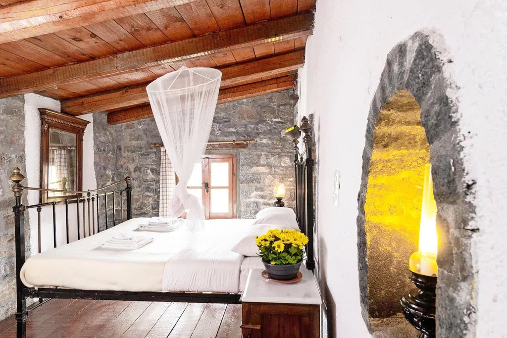 Erato master bedroom 02