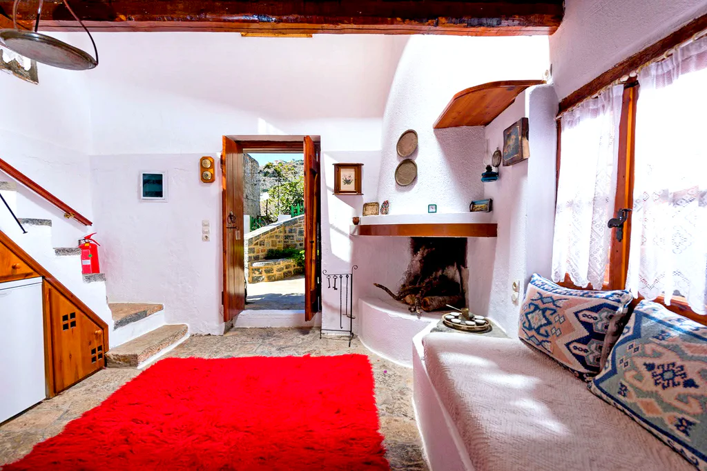 Leonidas living room wide 01