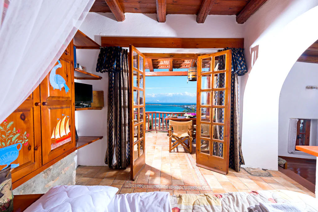 Leonidas master bedroom sea vew 01