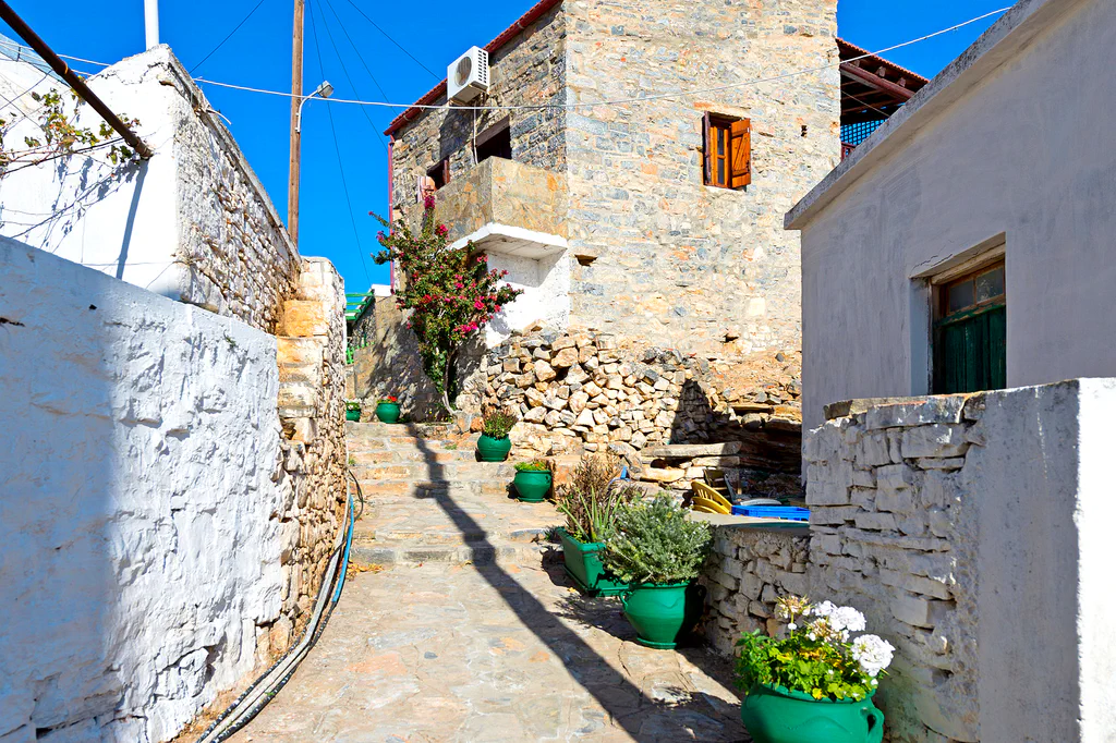 Leonidas village lane 01