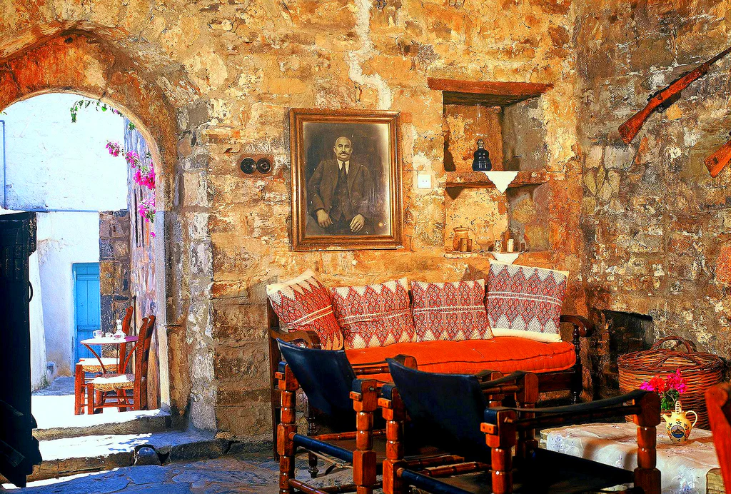 Margarita entrance stone 01