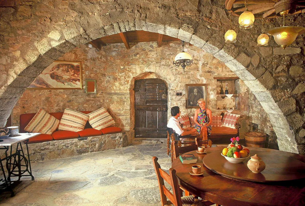 Margarita living room arched 01