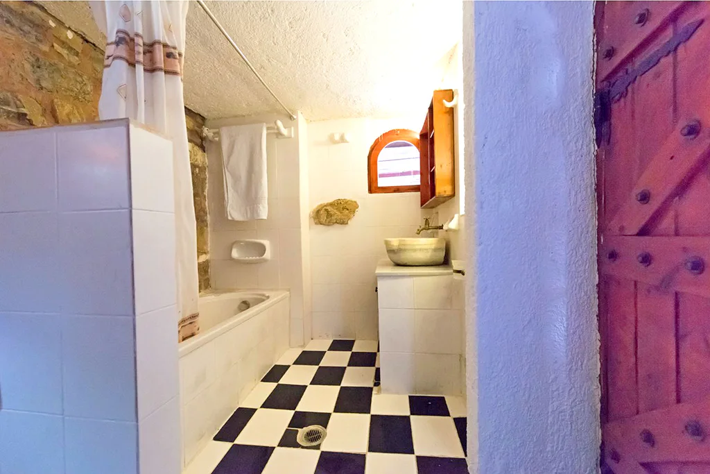 Monastiri bathroom 01