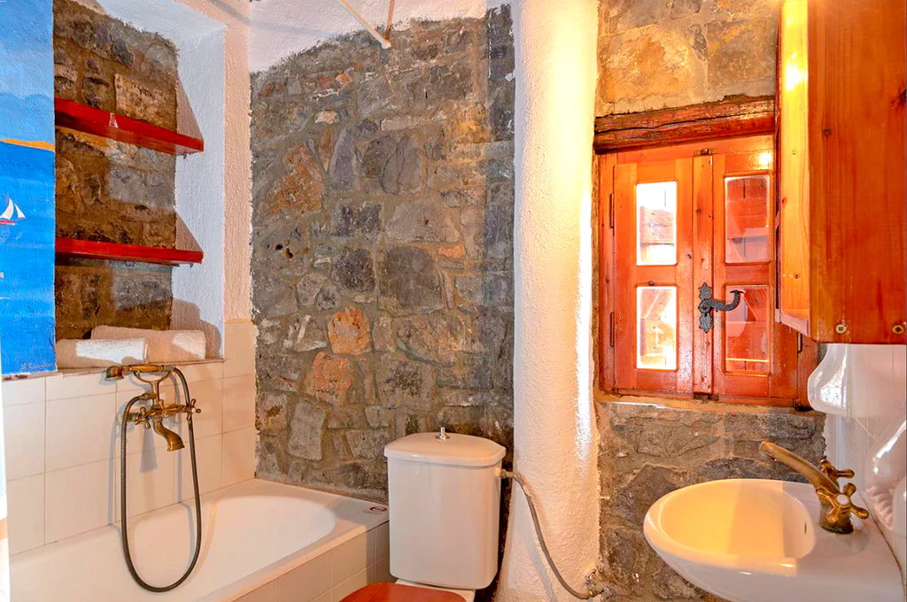 Penelope bathroom 01