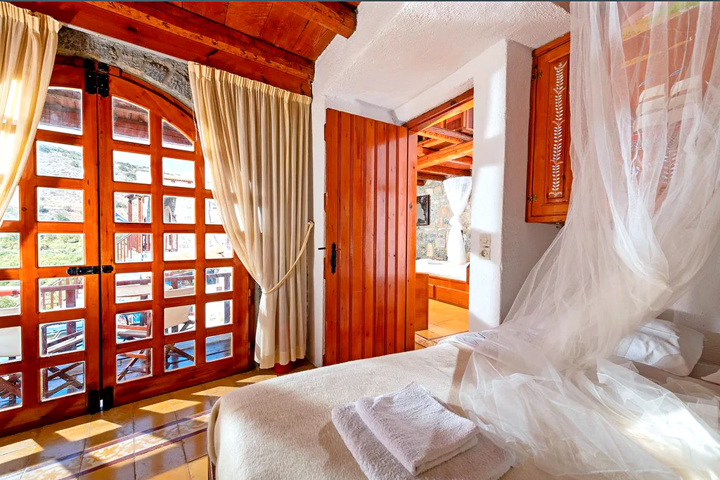 Penelope master bedroom 01