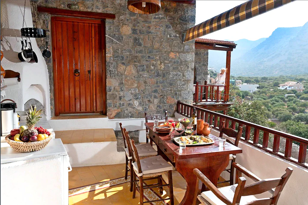 Penelope terrace dining 02