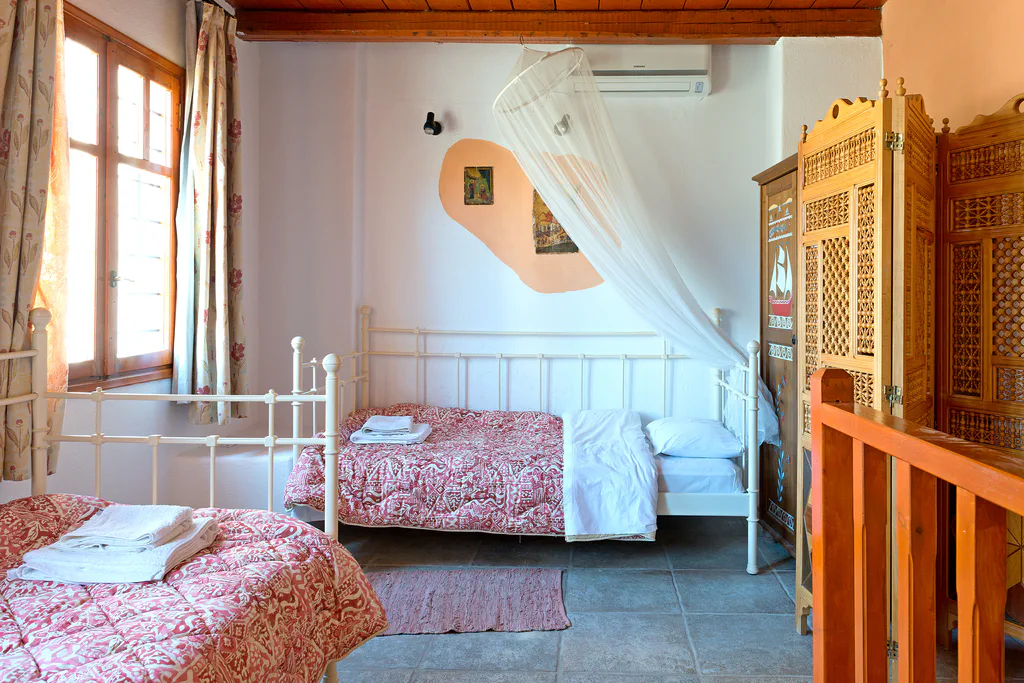 Almond tree villa first floor twin beds 01